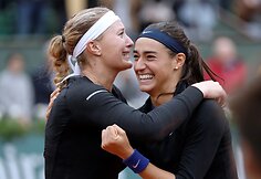 Caroline Garcia ir Kristina Mladenovič prieš Ekateriną Makarovą ir Eleną Vesniną