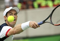 Andy Murray prie&scaron; Viktorą Troickį