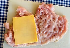 &bdquo;Karantino kuchnia&ldquo;: &bdquo;Cordon Bleu&ldquo; &ndash; gardus vi&scaron;tienos kepsnys su sūriu ir kumpiu