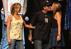 Bree Olson, Charlie Sheenas ir dar viena jo &bdquo;deivių&ldquo; Natalie Kenley
