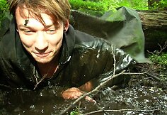Realybės &scaron;ou &bdquo;2 Barai&ldquo; dalyviai purvo ruože