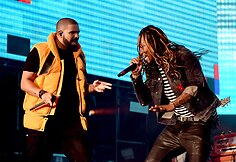 Drake'as (kairėje)