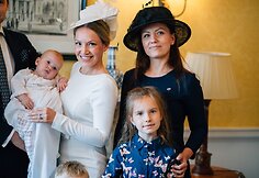 Laura Hanning Scarborough si dukra Margot Rose, Lauros sesė Asta Evans su dukra Elžbieta