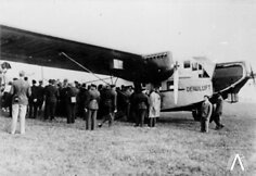 Kauno aerodrome nusileidęs Vokietijos lėktuvas, atgabenęs žuvusių &bdquo;Lituanica&ldquo; lakūnų karstus. 1933 m. liepos 19 d. 16 val.