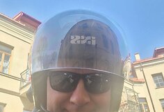 Andrius Mazuronis su motociklininko šalmu