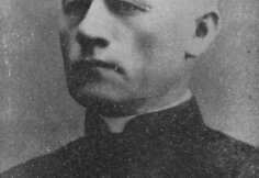 I&scaron;ėjęs į laisvę 1925 11 25, kun. T. Matulionis aptarnaudavo septynias &scaron;ventoves Petrapilyje. Nuotrauka daryta 1925 m.
