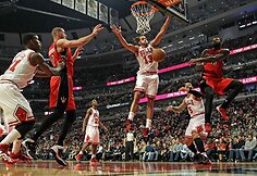 Joakimas Noah ir  Jonas Valančiūnas