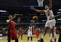 Joakimas Noah ir  Jonas Valančiūnas