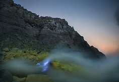 &Scaron;alia Kawah Ijen ugnikalnio teka mėlyna lava