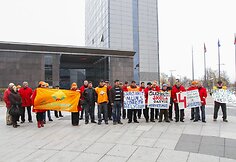Prie Vilniaus savivaldybės piketavo gatvių apšvietėjai