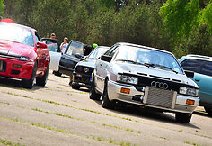 Automobilių traukos lenktynės Kazlų Rūdos aerodrome