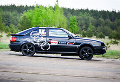 Automobilių traukos lenktynės Kazlų Rūdos aerodrome
