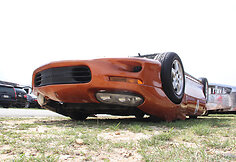 Aukštyn ratais važiuojantis „Chevrolet Camaro“