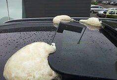 Vandalų apgadintas automobilis 