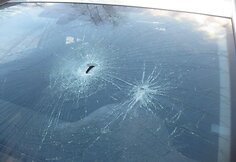 Vandalų apgadintas automobilis 