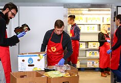 &bdquo;Maisto banko&ldquo; savanoriai: i&scaron;metamo maisto yra dar keturiskart daugiau, nei &scaron;iandien i&scaron;daliname