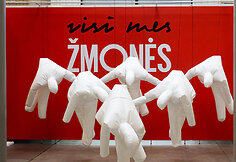 ŽMONĖS ore: Kęstučio Svirnelio instaliacija „Art Vilnius“ mugėje