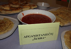 Anyk&scaron;čių kra&scaron;to gyventojams pabėgėliai pristatė savo &scaron;alių patiekalus, tradicijas, supažindino su savo tautiniais drabužiais.