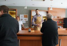 Jonas Valančiūnas padėjo gaminti cepelinus