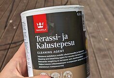 Medienos atnaujinimas dažais arba dažyvėmis