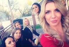 Monika Šedžiuvienė su draugėmis