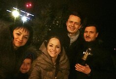 Ineta Puzaraitė-Žvagulienė ir Ąžuolas Žvagulis su artimaisiais