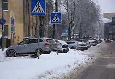 &Scaron;iauliai vaduojasi i&scaron; sniego gniaužtų