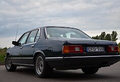 Istorinių automobilių ralio dalyviai