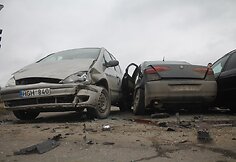 Panevėžyje susidūrus BMW ir &bdquo;Alfa Romeo&ldquo; automobiliams, į ligoninę i&scaron;vežtos trys mažametės
