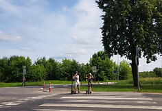 Per pėsčiųjų perėją paspirtukais nevažiuojama