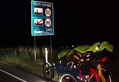 Tėvo ir sūnaus kelionė elektriniu triračiu