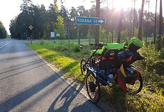 Tėvo ir sūnaus kelionė elektriniu triračiu