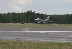 NATO bazėje nusileido šeši Portugalijos naikintuvai F-16