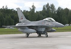 NATO bazėje nusileido šeši Portugalijos naikintuvai F-16