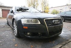 Šiauliuose supleškintas „Audi“ limuzinas