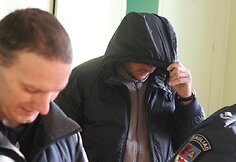Rezonansinėje byloje teisiamiems policininkams - nuosprendis dėl kumščių nevaldymo