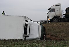Joni&scaron;kio aplinkkelyje naktį per avariją žuvo jaunas vairuotojas