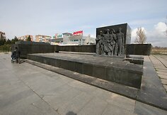 Ukraina -  nuo mėlynai geltonų konteinerių iki &bdquo;banderininkų&ldquo; barų