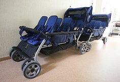 Italijos kariai &Scaron;iaulių kūdikių namams atvežė dovanų ir pagamino picos
