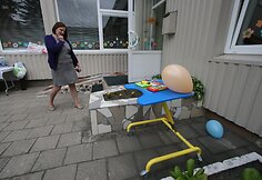 Italijos kariai &Scaron;iaulių kūdikių namams atvežė dovanų ir pagamino picos