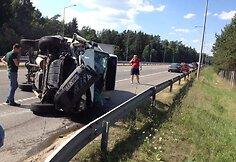 Autostradoje į avariją pateko vestuvių limuzinas