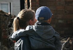 Jauna &scaron;eima po gaisro nenuleidžia rankų &ndash; nori atkurti savo namus