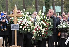 Radvili&scaron;kyje į paskutinę kelionę i&scaron;lydėta kraupioje avarijoje žuvusi ugniagesio &scaron;eima
