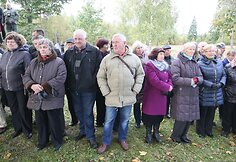 Galinos Dauguvietytės urna su palaikais liks po klevu senelių ir tėvų sodyboje