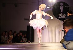 Jubiliejiniame &bdquo;Virus&ldquo; festivalyje &ndash; priblo&scaron;kiantis avangardinės mados &scaron;ou