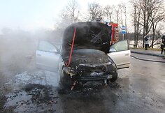 Netoli Galvės ežero sankryžoje užsiliepsnojo &bdquo;VW Passat&ldquo;