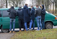 Šiaulių policija drausmino per pertraukas rūkančius paauglius