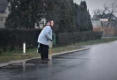 Pavojingos gatvės be šaligatvių