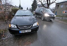 Pavojingos gatvės be šaligatvių