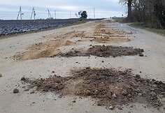 Po šventinio lietaus žvyrkeliai virto kemsynais